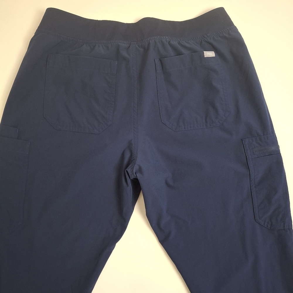 Figs Set of Navy Yola FreeX Lined Scrub Pants & Catarina FreeX Top - Picture 7 of 16